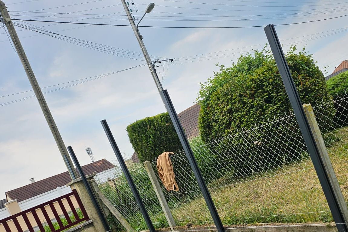Détail pose clôture Bourges - Expertise grillage